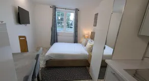 Annexe Studio private entrance, hallway and parking - Image 2