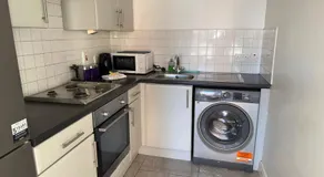 Belfast City Great Location Apartment - Image 5