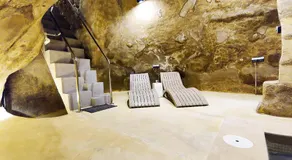 Wave 24 Savynomad Harbour Residence & Private Jacuzzi SPA Cave - Image 3