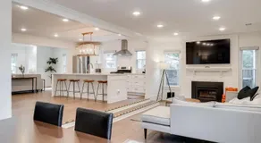 Modern cozy residential home local experience - Image 4