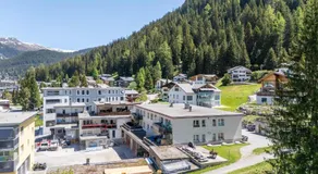 Bright 2BR Davos Apt with Parking and Balcony - Image 4
