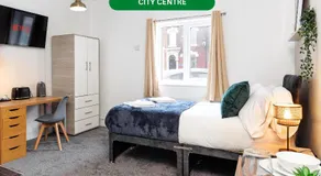 City Centre Studio 4 with Kitchenette, Free Wifi and Smart TV by Yoko Property - Image 2