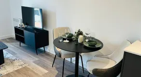 Stylish Modern 1-Bed Apartment - Image 5