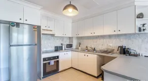 KozyGuru | Balmain | 2BTownhouse bridge view - Image 4