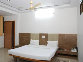 Hotel Excellency Inn - Image 4