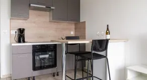 Studio équipé dans une résidence avec piscine à 10mn du centre ville - Image 4