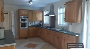 Super King Bed Suite, Executive office, fast WiFi, free parking - Image 2
