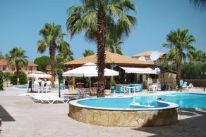 Apple Hotel - Image 3