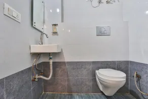 OYO 69889 Hotel Premium - Image 5