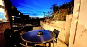 Contemporary Home in Friendly Easton - Free Parking - Image 4