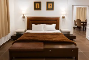 Hampton Villa Retreat - Image 2