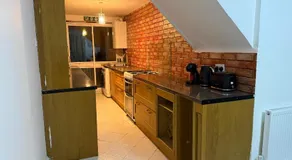 Stevenage Contractor & Family Retreat - Image 2