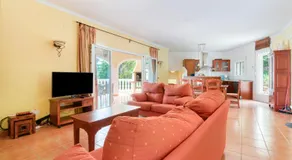 Spacieuse villa entièrement équipée avec terrasse, barbecue et jardin | Vue jardin | Adaptée au travail à distance - Image 2