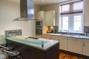 Luxury Apt No 1 - Two Bed Apartment - Image 3