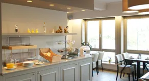 Hotel De Golf - Image 3