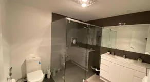 Modern Suite with Mountain Views - Image 2
