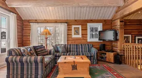Tømmerhytte i Valdres med panoramautsikt over fjellene - Image 2