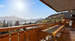 Appartement chalet avec balcon et vue sur les Alpes - Image 3