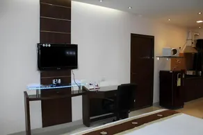 Maple Suites - Image 5