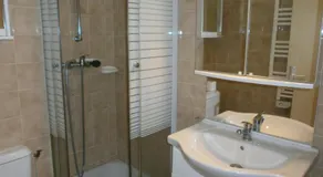 Studio n°2 avec terrasse, agréable, bien situé - Image 2