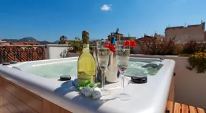 Home Avenue Luxury Townhouse - Image 3