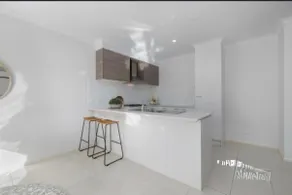 Home in thornhill park - west Melbourne - Image 3