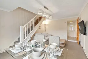 • Modern Terraced House Near the City • - Image 3