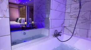 Luxury Jacuzzi Suites Halifax - Image 3
