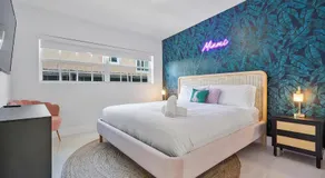 Stunning 5BR 3.5BA Heated Pool BBall BBQ Ping Pong - Image 2