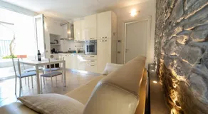 Lakefront apartment with breathtaking views - Image 2