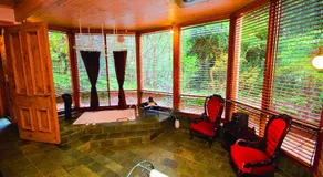 Linden Gardens Rainforest Retreat - Image 3