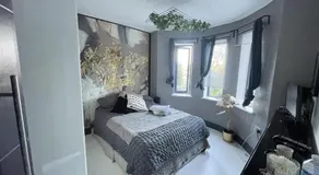 Artsy Retreat - Sleeps 4 Free Parking & Balcony - Image 2