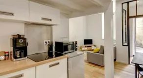 Nice apartment in the historic heart of Bordeaux - Image 3