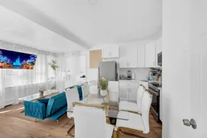Luxury 5 BR Home Free Parking - Image 4