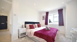 Modern 2 Bed Bromley Apartment Near Town Centre With Parking - Image 5
