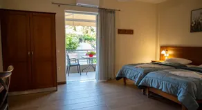 TRIANTAFYLLOY ROOMS - Image 2