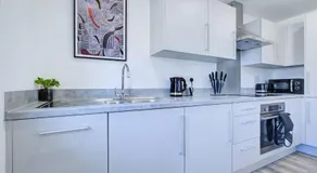 2bed 2bath In - Next To Station For 6 Free Parking - Image 4