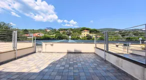 Apartamento vacacional con terraza | Vistas a la montaña - Image 4