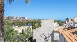 Bonita casa en urbanización privada muy cerca del mar y de Alicante - Image 5