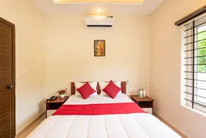 A2 Vibe House deluxe room - Image 1