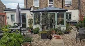 Rosslyn Court - Image 2