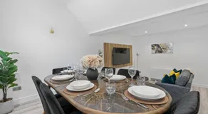 Luxe Haven - 2 min from Station - Free Parking - Courtyard - Image 4