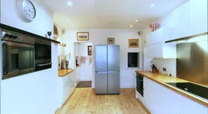 Seafront Luxury Super King Suites Villa parking - Image 4