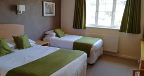 Stamford Gate Hotel - Image 2