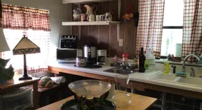 Lucky 7/ Rainbow motel - Image 3