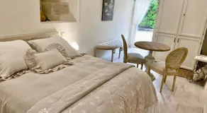 Le Boudoir proche Montignac, Hautefort - Image 2