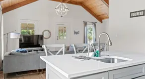 This duplex is a 3 bedroom(s), 2 bathrooms, located in New Orleans, LA. - Image 5