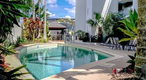 Waterfront Elegance with Pool & Jetty Access - Image 5