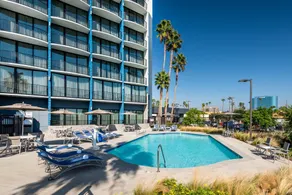 Holiday Inn Express & Suites Santa Ana - Orange County by IHG - Image 2
