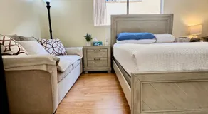 Proper Stays at Melrose - West Hollywood Premium R suite - Image 5
